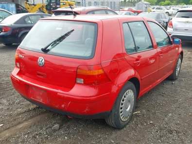 A picture of TOKUNBO GOLF 3 YEAR MODEL 2000 TRANSMISSION Automatic CONDITION Buy