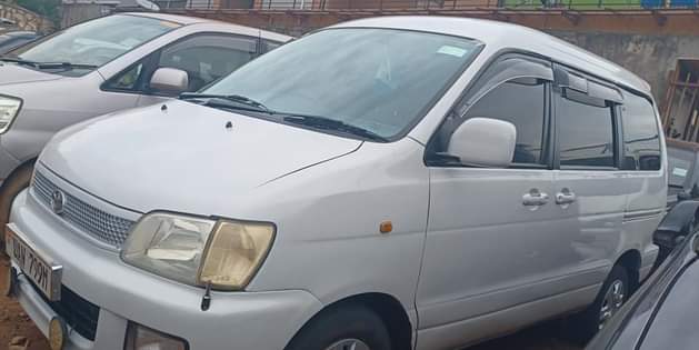 A picture of TOYOTA NOAH SUPER 2WHEEL DRIVE PRICE 13.7M OR WTSUP 0708