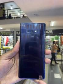 A picture of Note 9 with some crack at 450k call on 0708573469