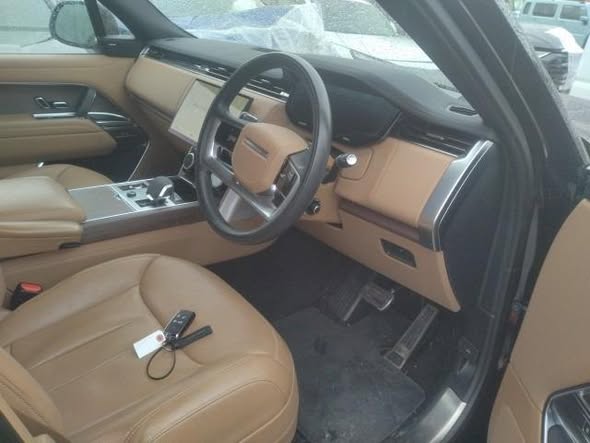 A picture of DAMAGED LAND ROVE RANGE ROVER READY TO BE IMPORTED UGX