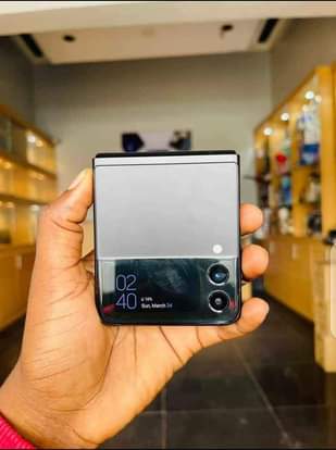 A picture of Samsung Galaxy flip3