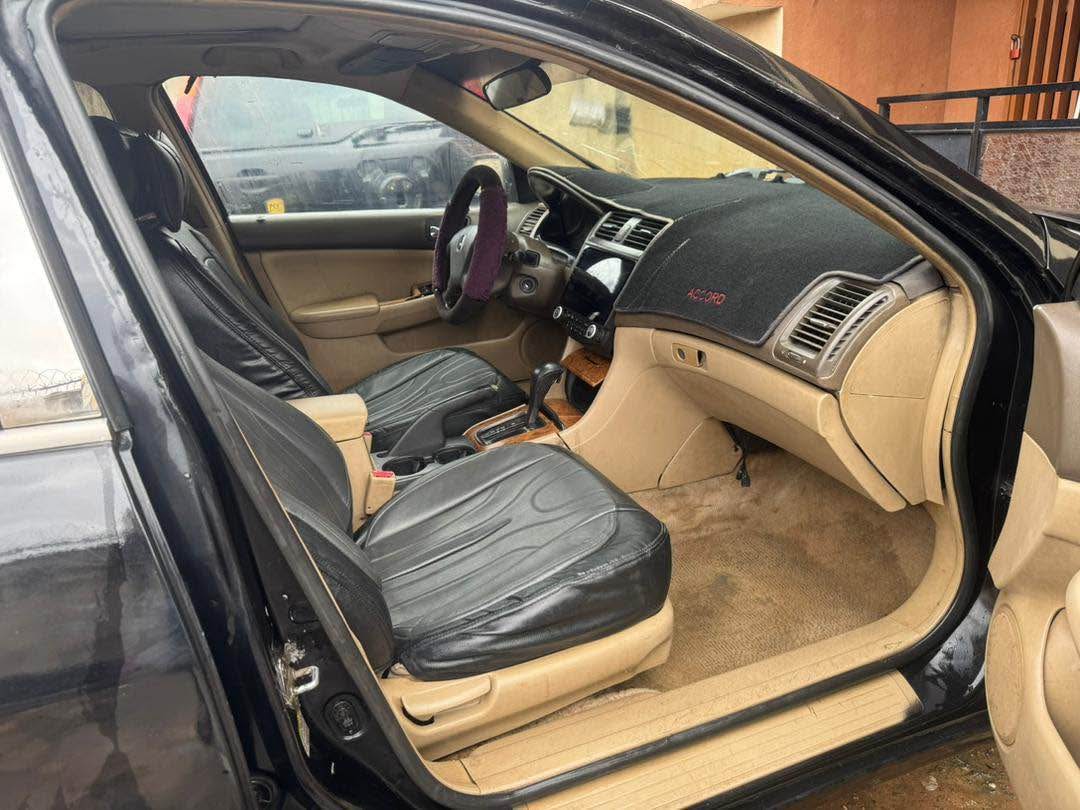 A picture of Honda Accord 2004