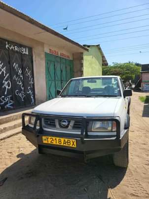 A picture of NISSAN HARDBODY
