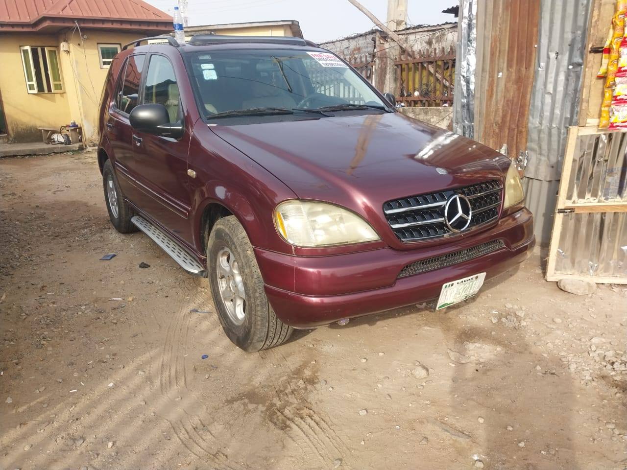 A picture of Benz ML 320
