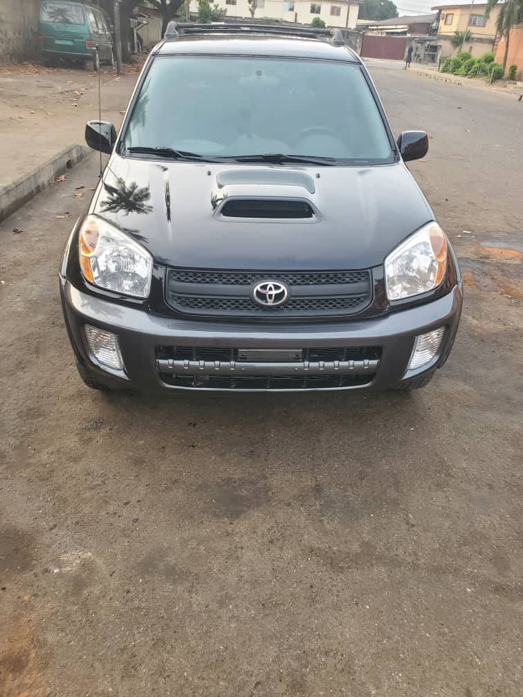 A picture of 04 05 Toyota RAV4