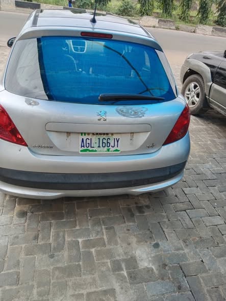 A picture of 2005 Peugeot 207