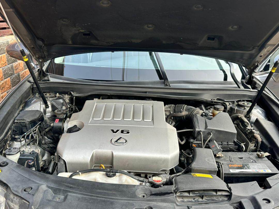 A picture of Lexus Es350 2014 available
