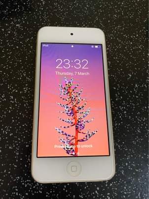 A picture of Ipod 6 Gen