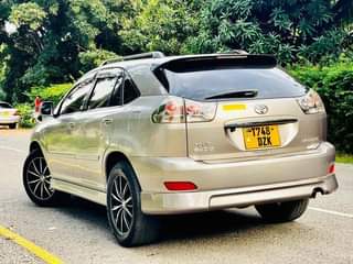 A picture of TOYOTA HARRIER