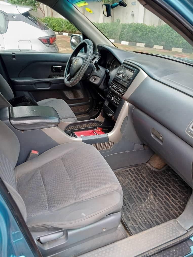 A picture of Honda pilot