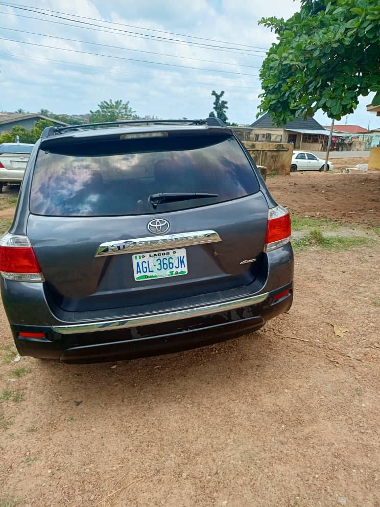 A picture of Toyota Highlander 013