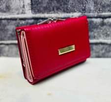 A picture of wallet za kike