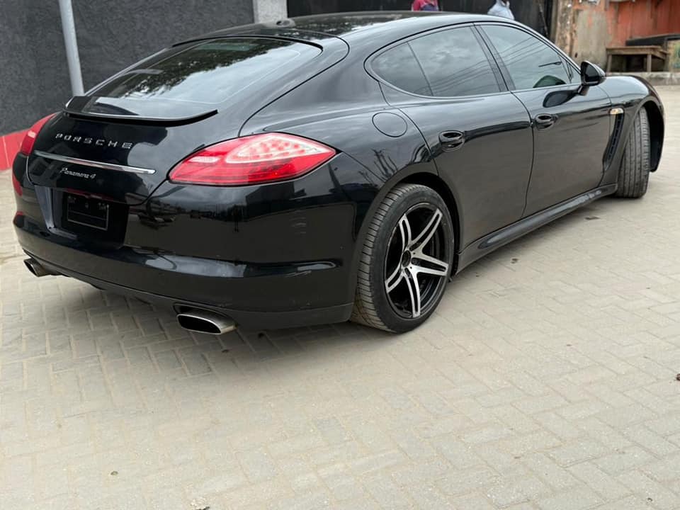 A picture of 2012 PORSCHE PANAMERA