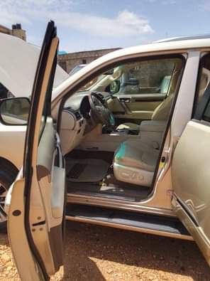 A picture of Lexus Gx460 2014 model Engine and gear untouched Everything ok