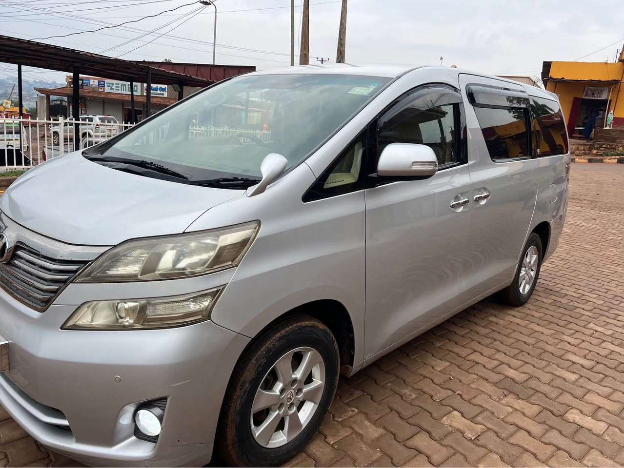 A picture of Vellfire at 35m call 0703457898