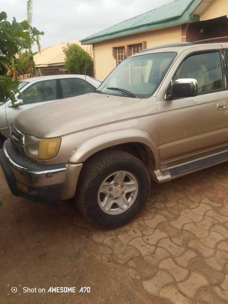 A picture of 2010 2010 toyota jeep