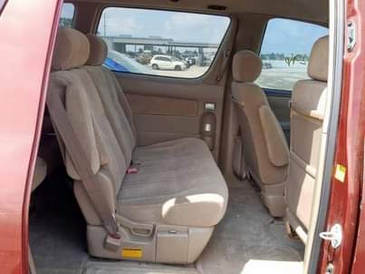 A picture of Toyota sienna very clean and neat