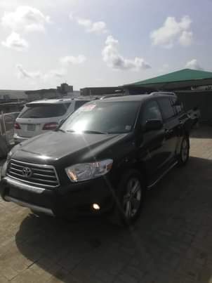 A picture of 2010 Toyota Highlander Toks Standard