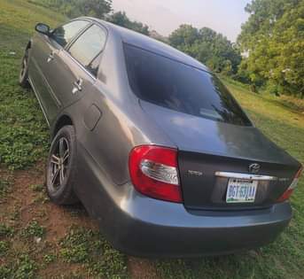 A picture of A clean Toyota Camry 2004
