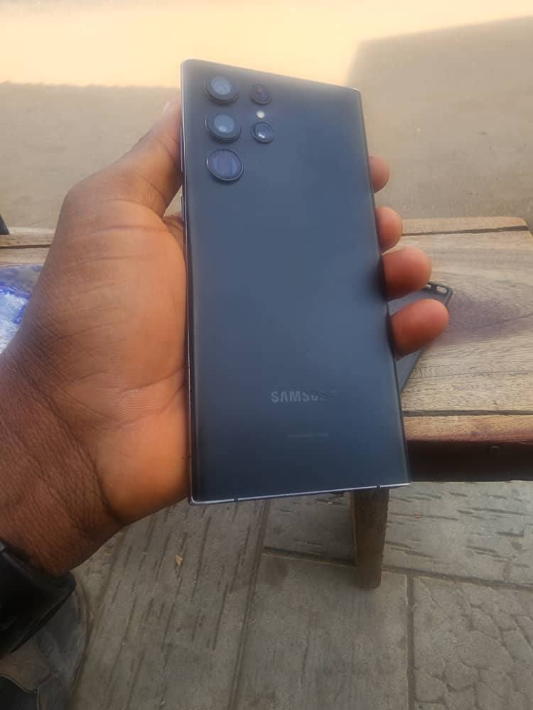 A picture of Samsung Galaxy S22 Altra