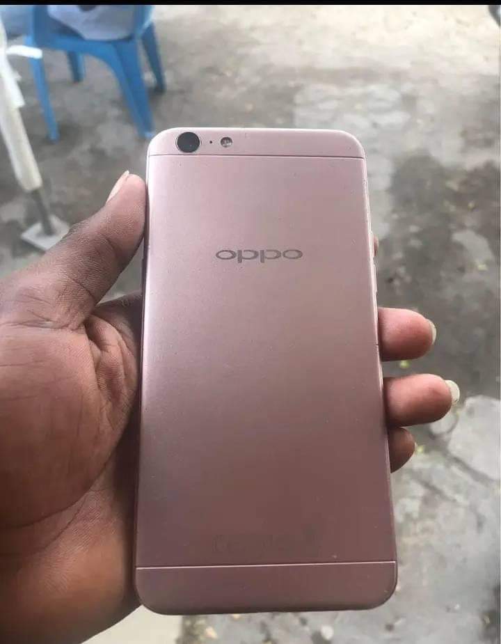 A picture of Oppo F1 s