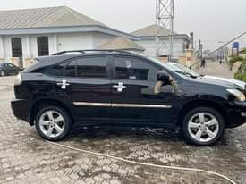 A picture of BELGIUM STANDARD 2005 RX330 LEXUS WITH ABSOLUTELY NOTHING TO FIX