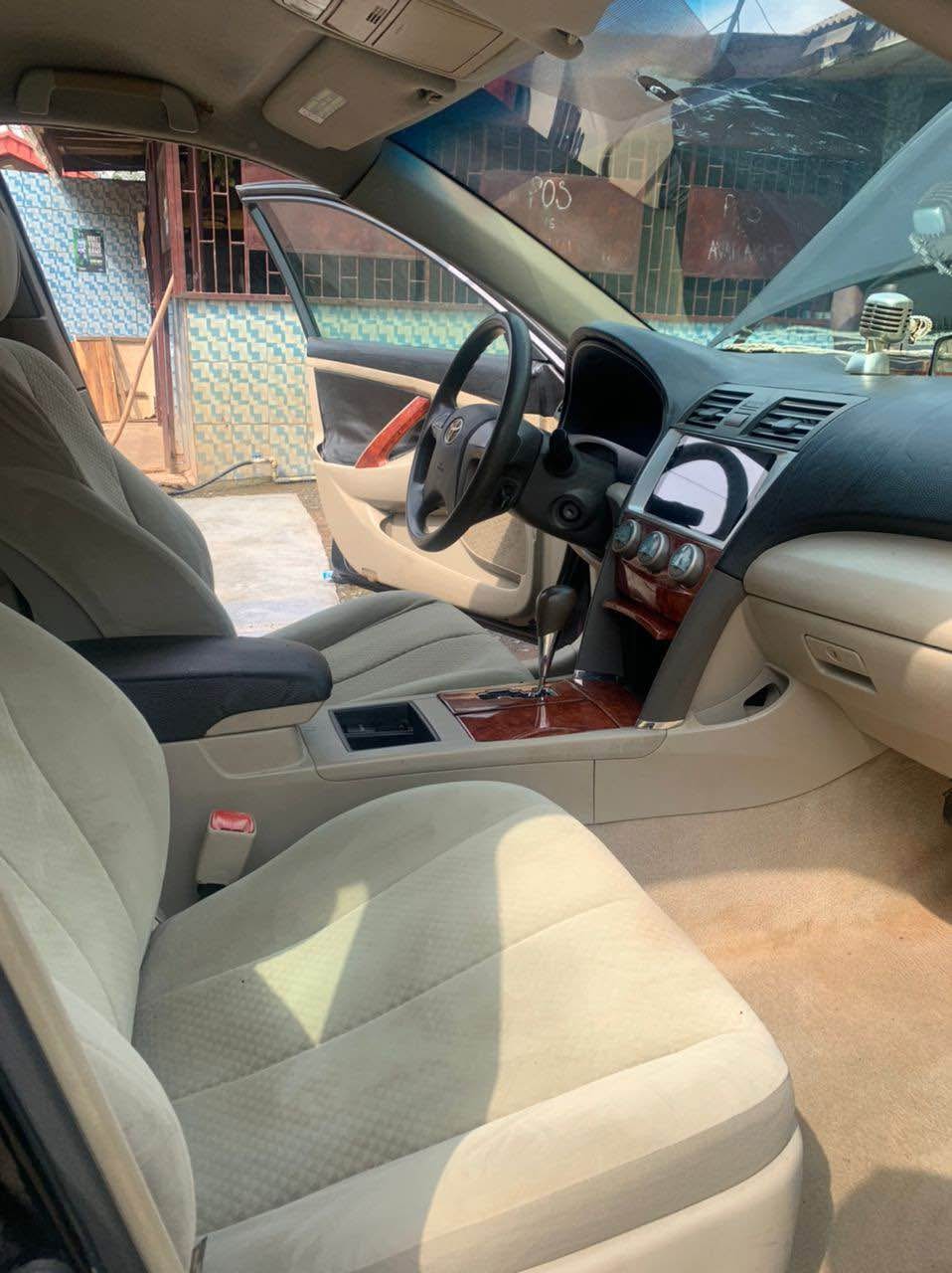 A picture of Toyota Camry 08