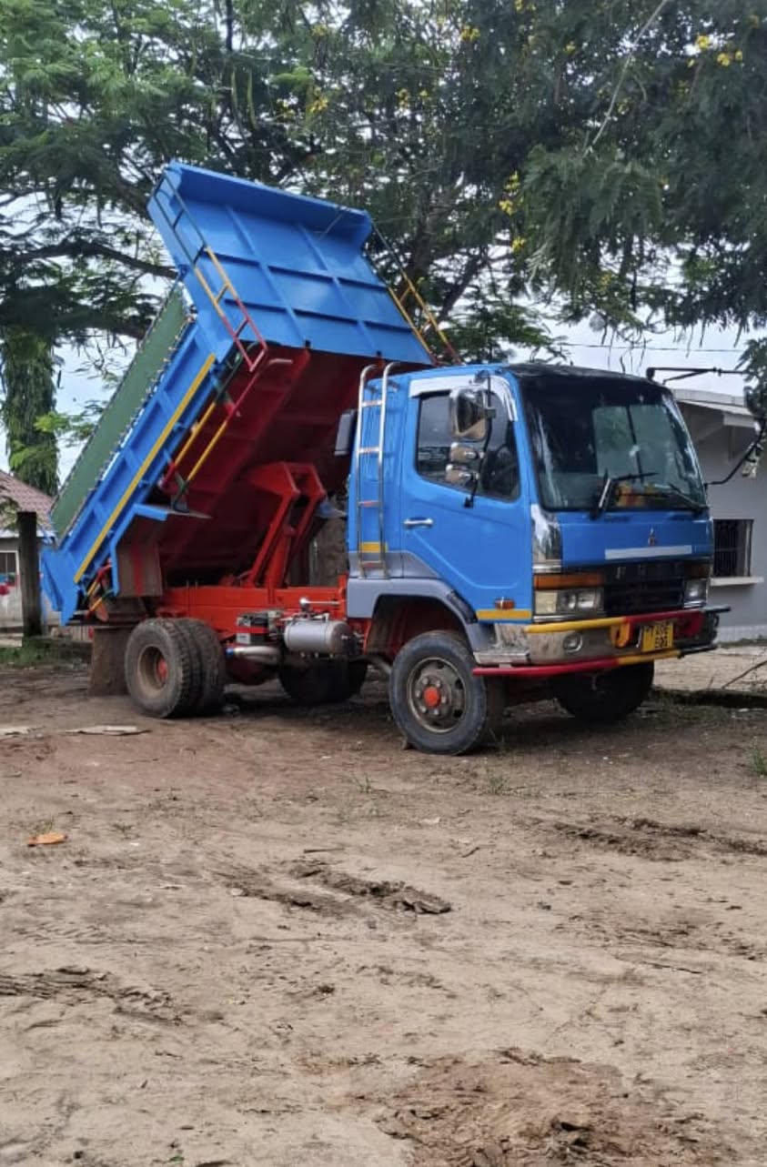 A picture of Fuso Tipper Engine 17 Milion 115 Dar Es Salaam