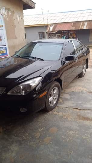 A picture of Lexus ex300