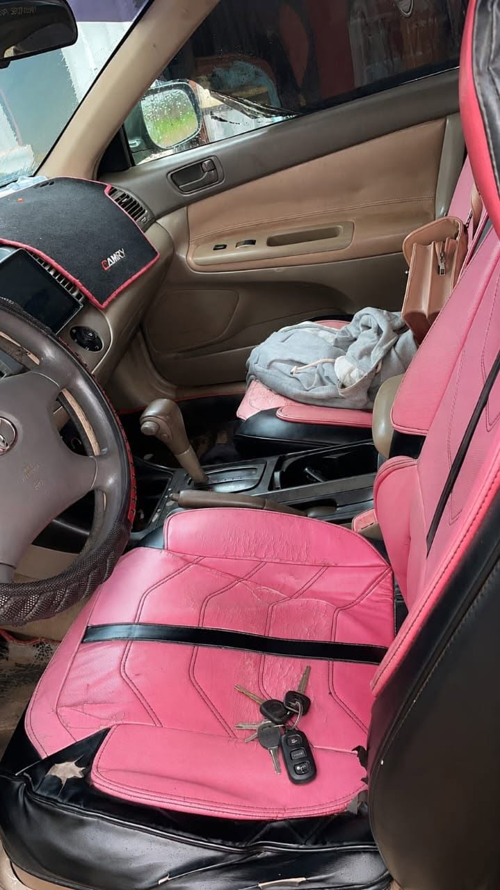 A picture of 2004 Toyota Camry