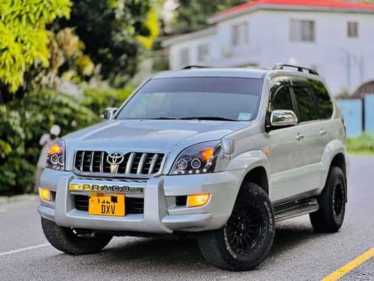 A picture of TOYOTA LAND CRUISER PRADO 120
