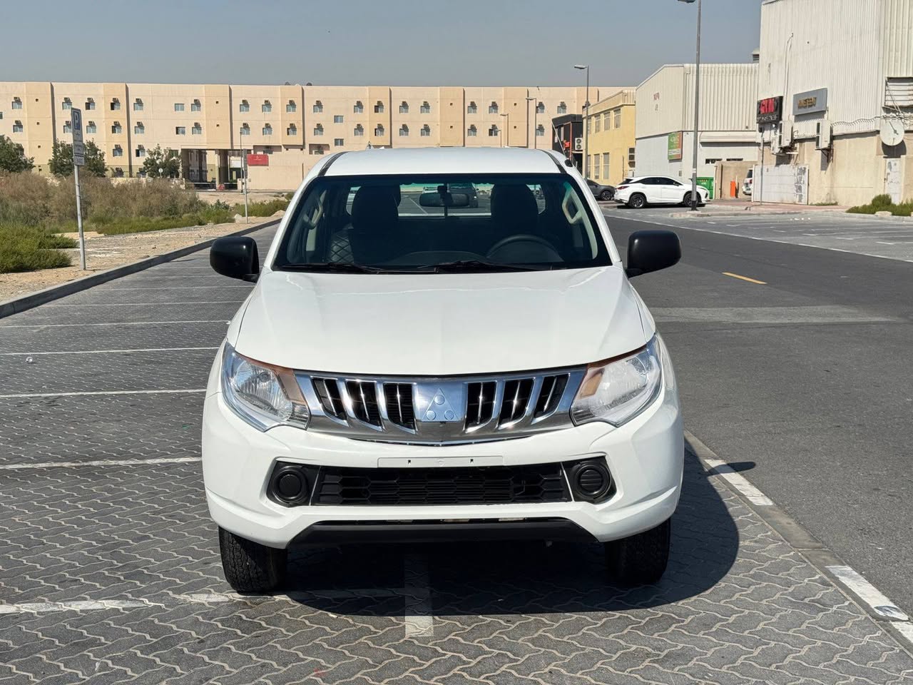 A picture of Mitsubishi L200 pickup model 2016 petrol dabble cabin manual ghear