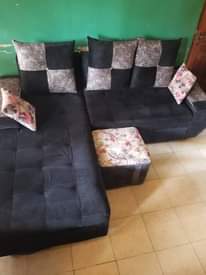 A picture of L sofa set for sale