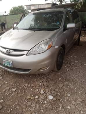 A picture of Neatly Used Toyota Sienna 2005 Model Gear Engine Ok With