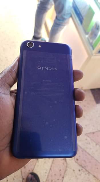 A picture of Oppo A83