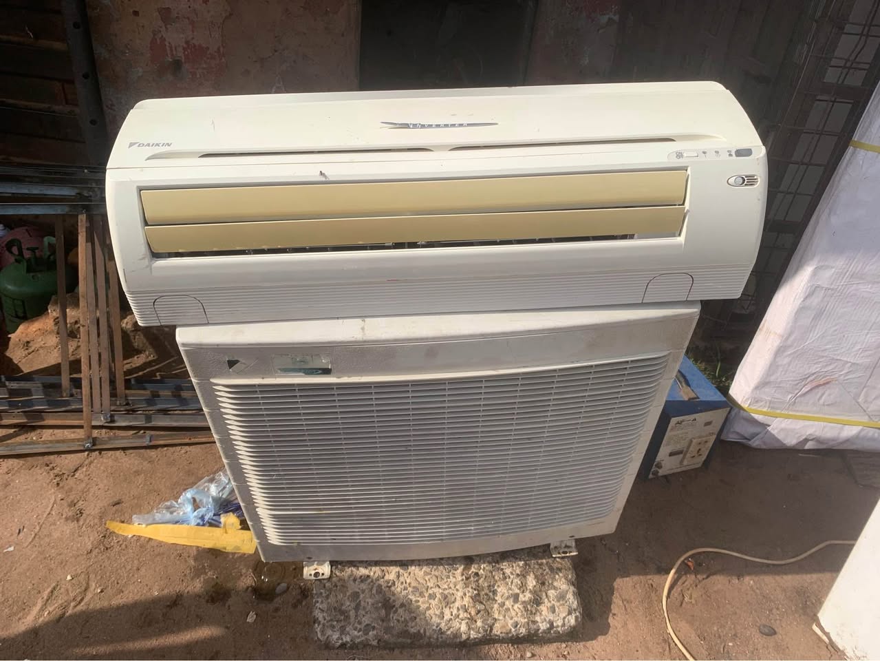 A picture of Daikin inverter Ac 1.5 hp