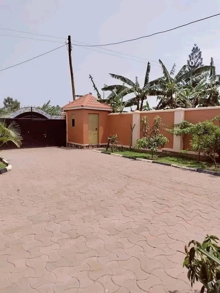 A picture of House for sale in Gayaza town 350m Ugx. Has 3