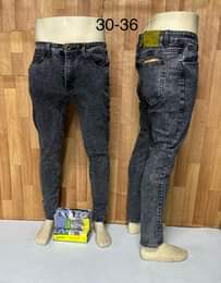 A picture of Ujipatie jeans original Kwa Bei ya 25000 tu