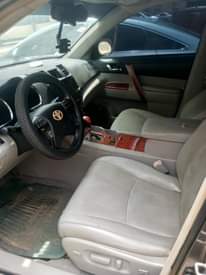 A picture of Clean Reg Toyota Highlander 2008 model limited edition comes with