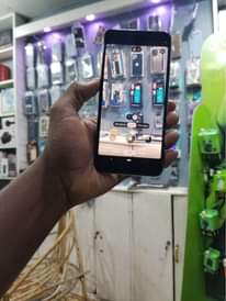 A picture of Google pixcel 3axl Gb 64 nipe 180k tu kamera kinanda