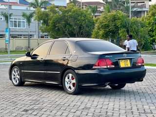 A picture of Toyota crown athlete