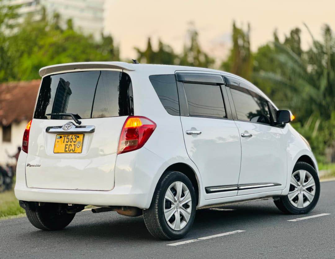 A picture of Toyota Ractis