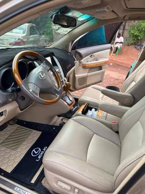 A picture of NOW AVAILABLE MAKE LEXUS MODEL RX330 MODEL YEAR 2005 GRADE