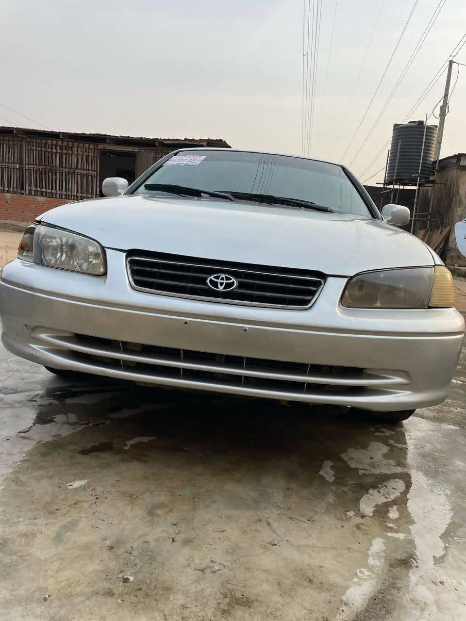 A picture of toyota camry 2001 envelope.