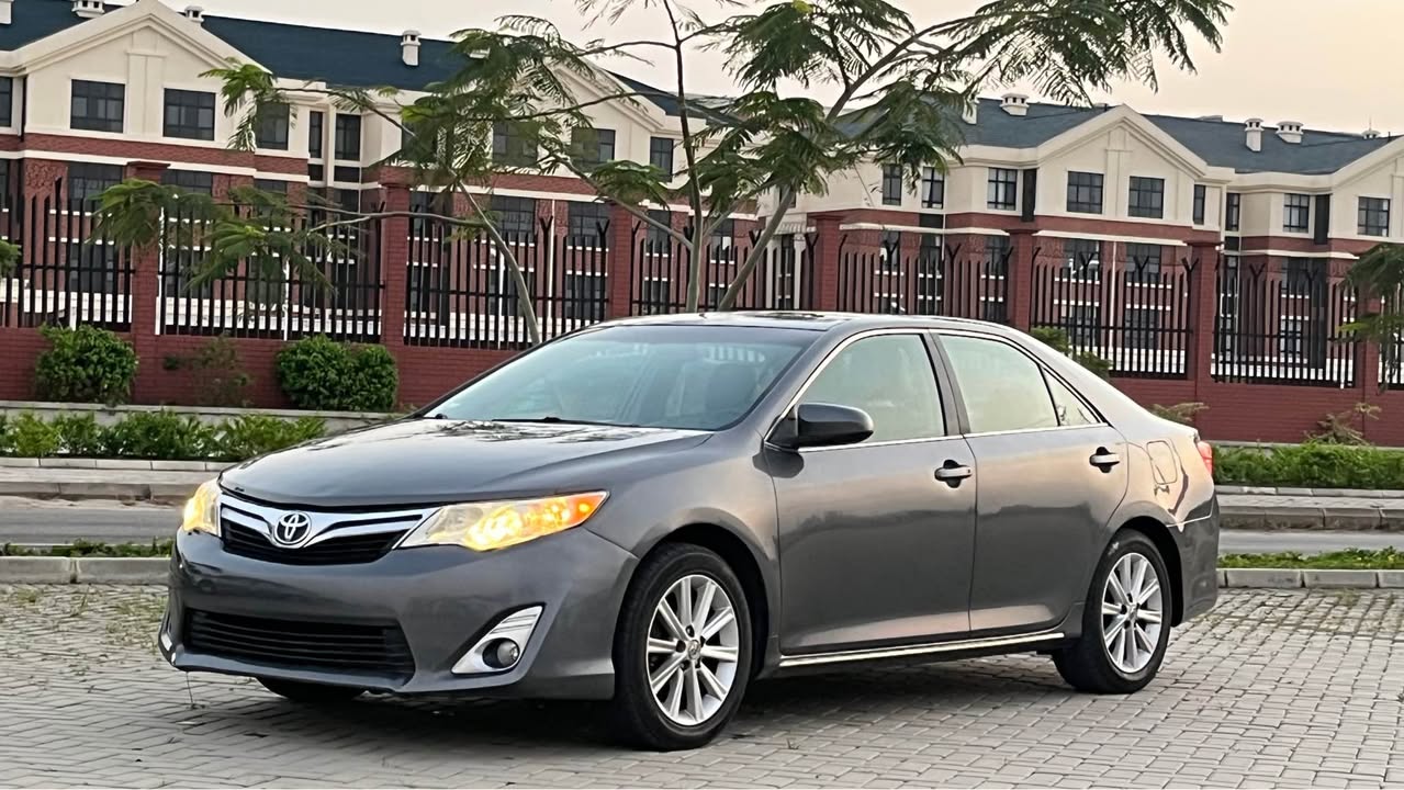 A picture of Extremely Clean Title Reg. 2013 Toyota Camry XLE V4 Keyless
