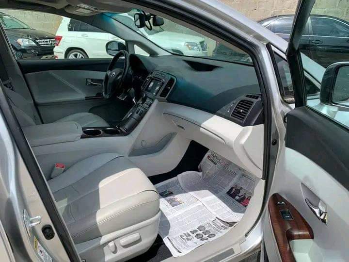 A picture of Toyota venza 2010 model
