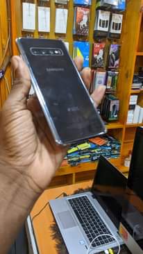 A picture of Samsung S10