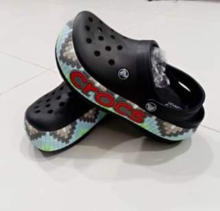 crocs