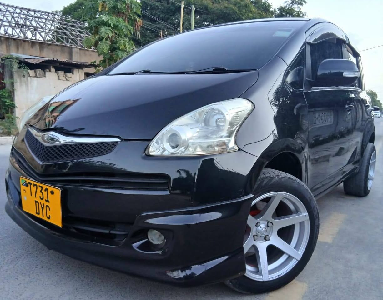 A picture of Toyota Ractis