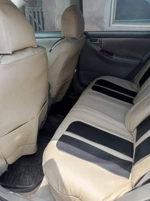 A picture of 2004 Toyota Corolla 04